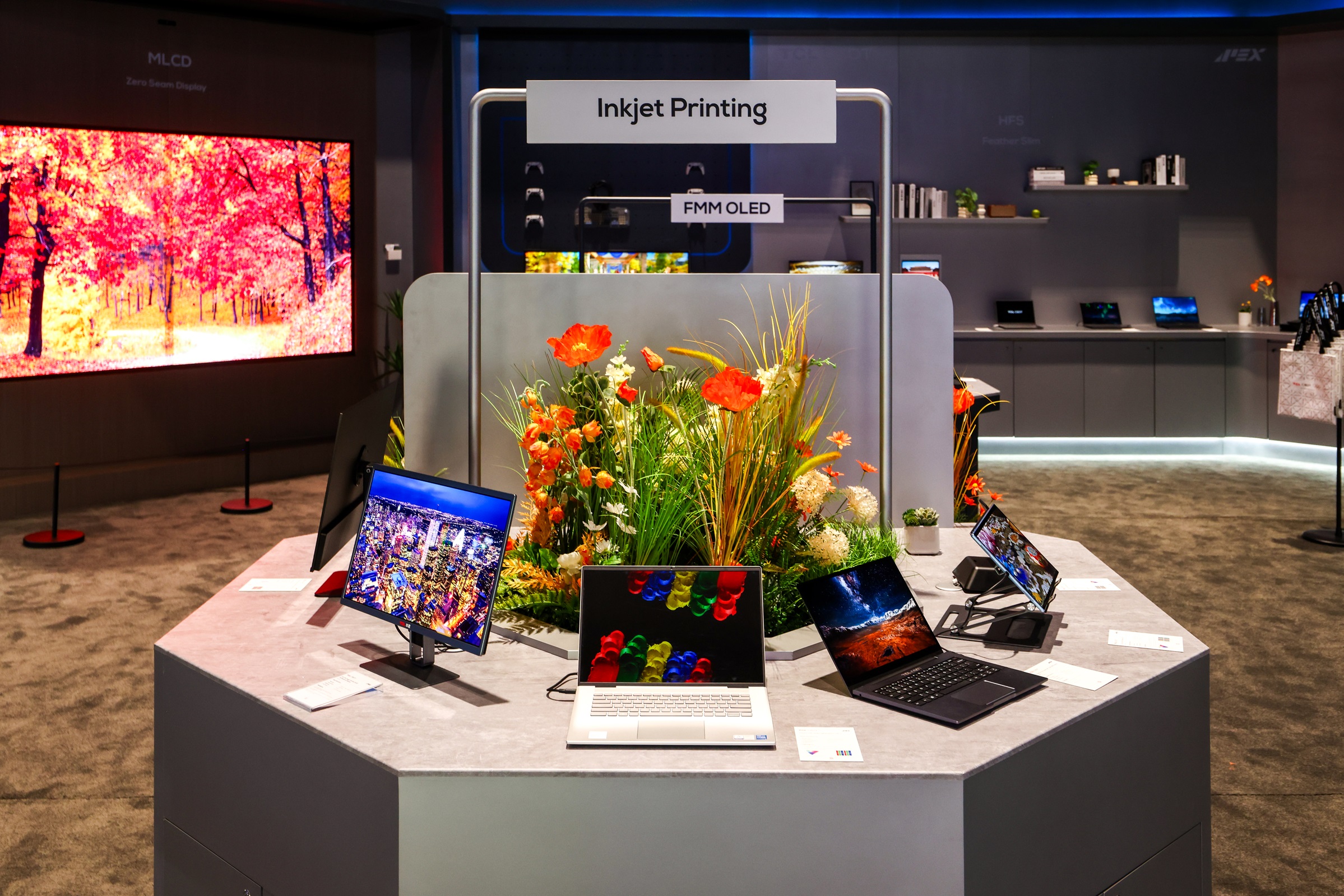 Photo 1-TCL CSOT presents the IJP OLED Family Bucket at SID 2025.jpg